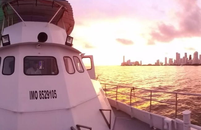 Paseo en barco con espectáculo y cena por Cartagena - Foto 3
