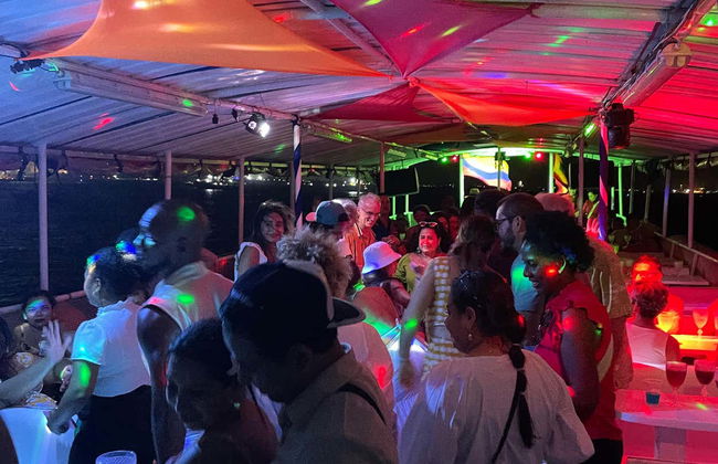 Paseo en barco con espectáculo y cena por Cartagena - Foto 8
