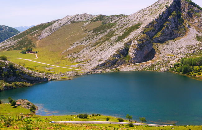 Excursión a los lagos de Covadonga, Cangas de Onís y Lastres - Foto 5