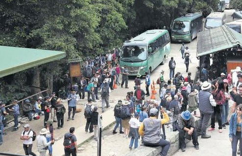 Autobús entre Machu Picchu y Aguas Calientes - Foto 3
