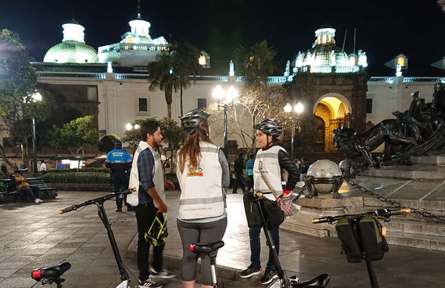 Tour nocturno en patinete eléctrico por Quito - Foto 2