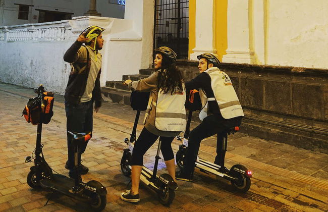 Tour nocturno en patinete eléctrico por Quito - Foto 3