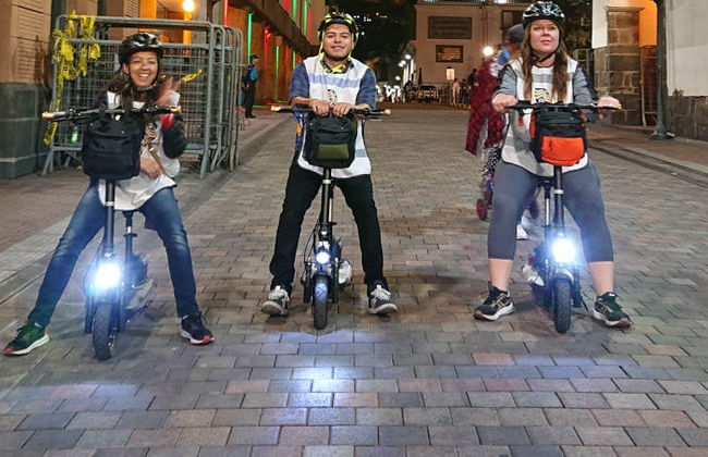 Tour nocturno en patinete eléctrico por Quito - Foto 8