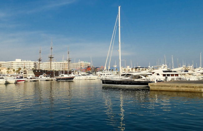 Catamaran Lunch Cruise - Photo 3