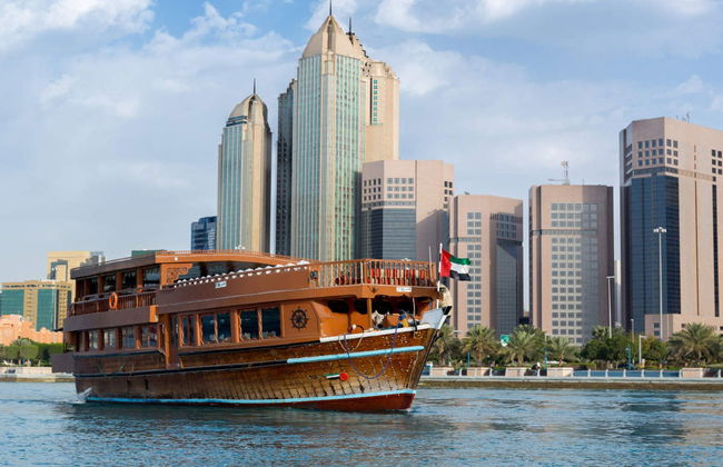 Crucero con cena por la isla de Yas - Foto 1