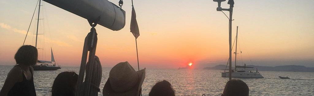 Navigation dans la baie de Palma sur le catamaran Magic avec déjeuner - Photo 1