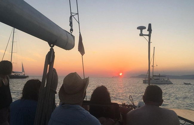 Navigation dans la baie de Palma sur le catamaran Magic avec déjeuner - Photo 1