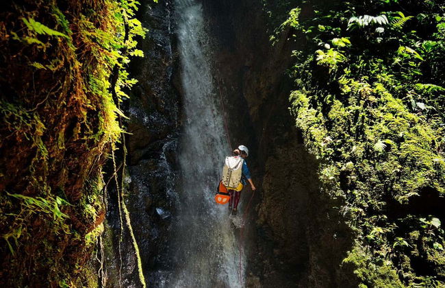 Abseiling in the El Silencio Canyon - Photo 2