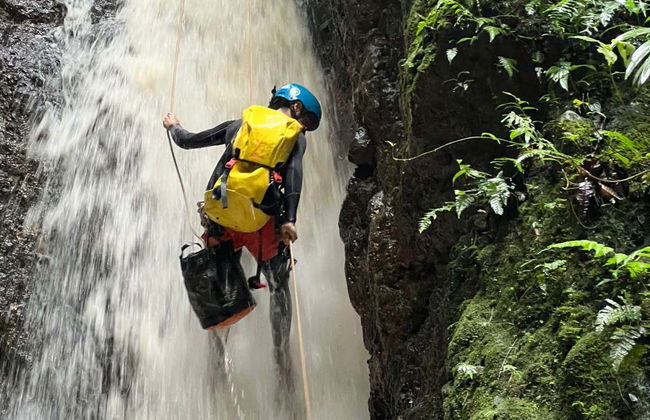 Abseiling in the El Silencio Canyon - Photo 4