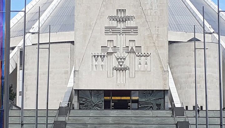 A Hope Street Stroll: Une visite autoguidée de la cathédrale métropolitaine à LIPA - Photo 1