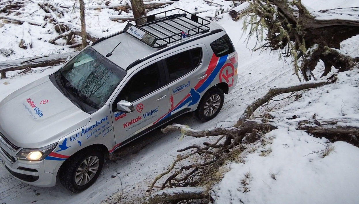 Tour en 4x4 por los lagos Escondido y Fagnano + Estancia La Carmen