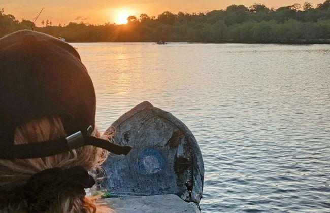 Passeio de canoa pelo rio Congo ao entardecer - Foto 8