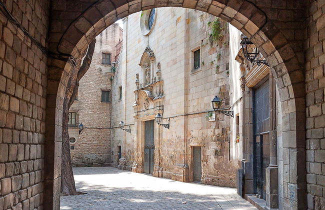 Gothic Quarter Mysteries & Legends Free Tour - Foto 2