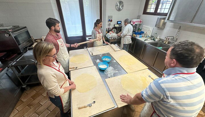 Parmesan-Balsamico-Tagestour mit Kochkurs bei einem Einheimischen zu Hause - Foto 1