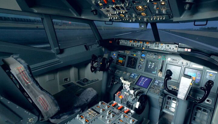 Esperienza Simulatore di Volo INTERMEDIATE CRUISE 60 Minuti in Torino - Foto 1