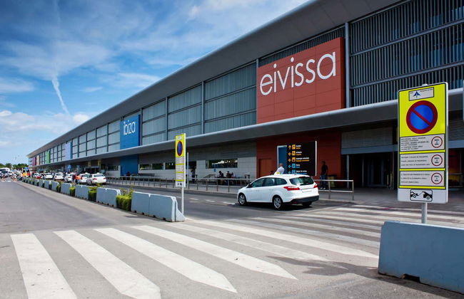 Bus entre l'aéroport et la ville d'Ibiza - Photo 4