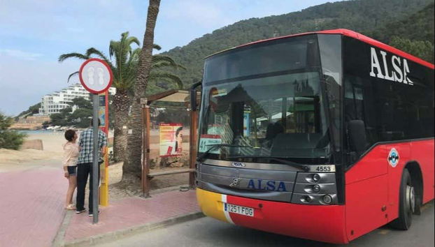 Bus entre l'aéroport et la ville d'Ibiza - Photo 3