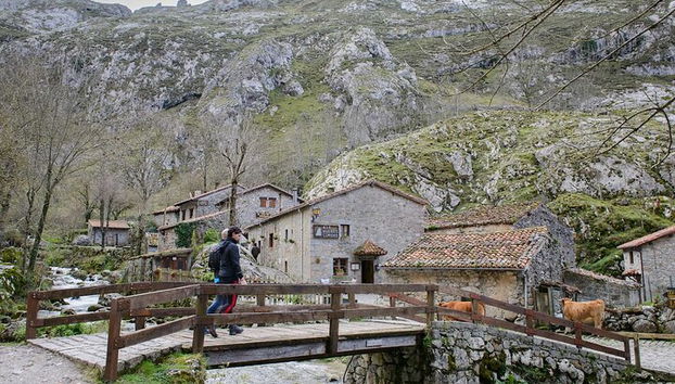 Picos de Europa: Bulnes, funicular y queso Cabrales desde Oviedo - Foto 2