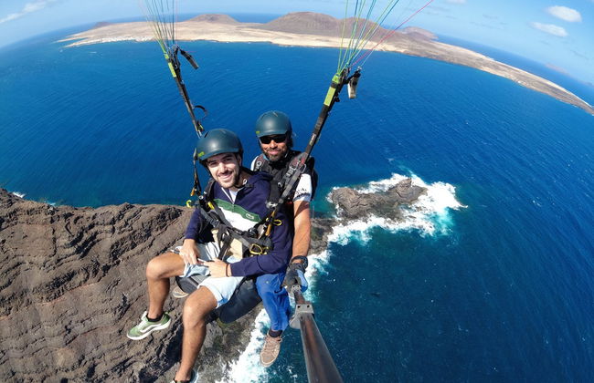 Vuelo en parapente por Lanzarote - Foto 2