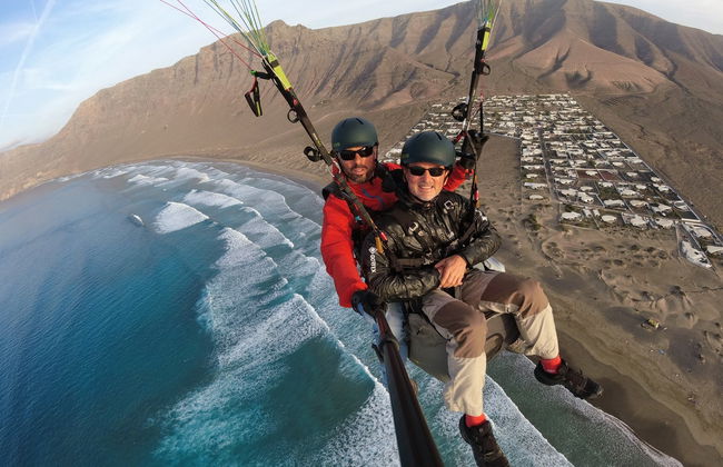 Vuelo en parapente por Lanzarote - Foto 3