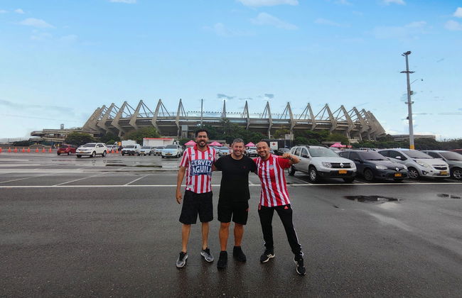Partido de fútbol en Barranquilla con guía local - Foto 3