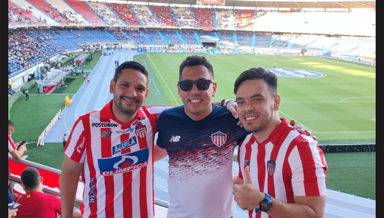 Partido de fútbol en Barranquilla con guía local - Foto 1