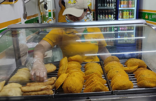 Tour de comida callejera por Medellín - Foto 3