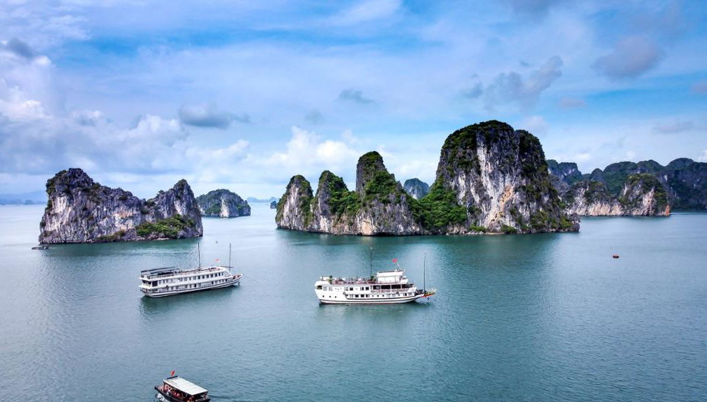 Ha Long Bay - Full-Day L' Azalee Cruise - Foto 1