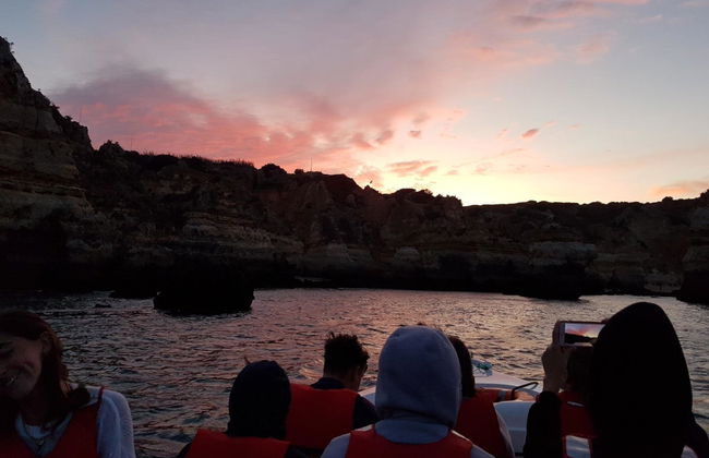 Paseo en barco por Ponta da Piedade al atardecer - Foto 6
