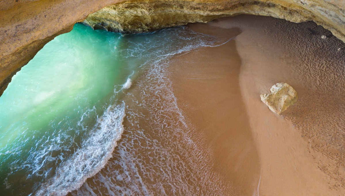 Balade en catamaran dans les grottes de Benagil - Photo 1