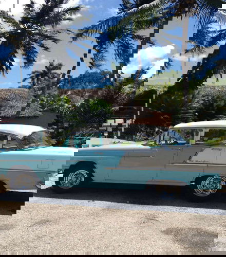 Foto de Traslado privado a las playas de Cuba en coche clásico
