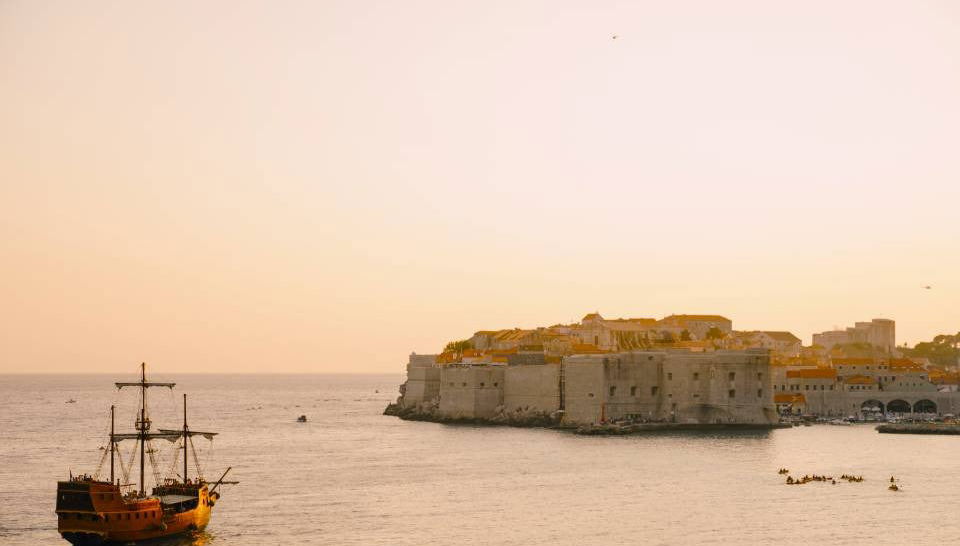 Cruzeiro ao entardecer por Dubrovnik - Foto 1