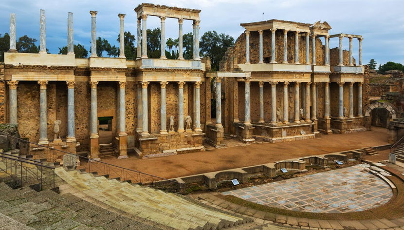 Visita guiada por el anfiteatro y teatro romano - Foto 2