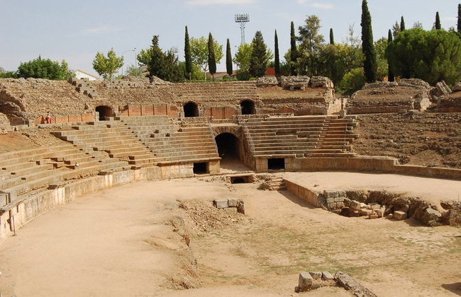 Visita guiada por el anfiteatro y teatro romano - Foto 1