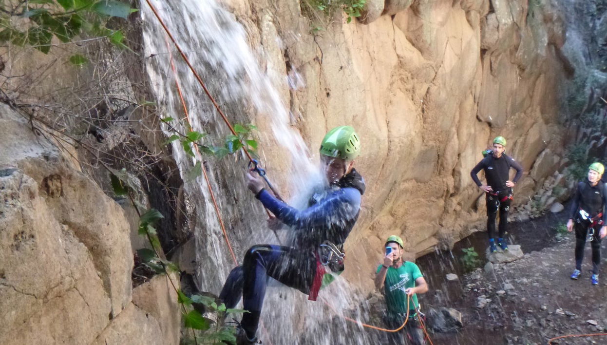 Descenso de cañones en el barranco de los Cernícalos - Foto 1