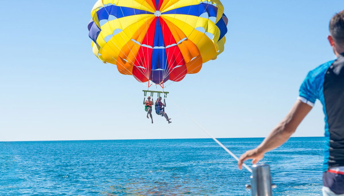 Parasailing en Bahía Montego - Foto 1
