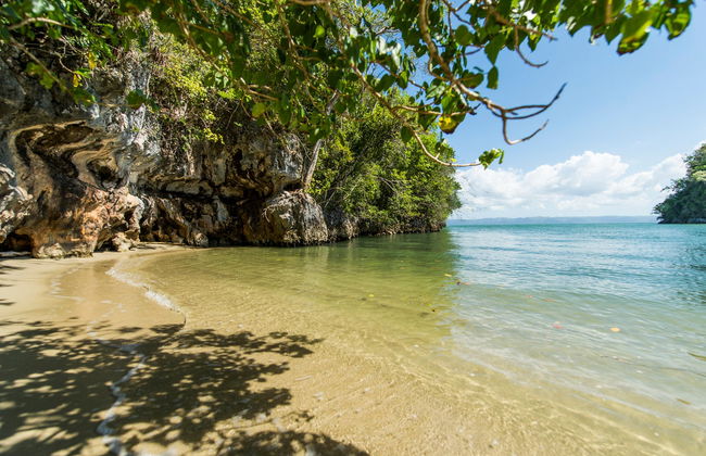 Excursión al Parque Nacional Los Haitises y Cayo Levantado - Foto 1