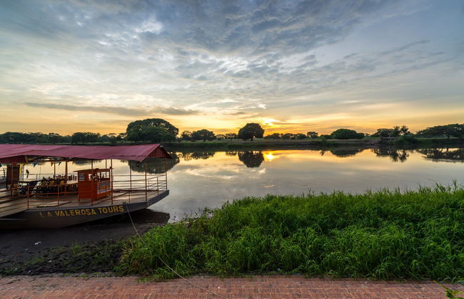 Mompox Private Sunset Cruise - Foto 1