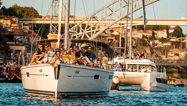 Navigazione sul fiume Duero al tramonto