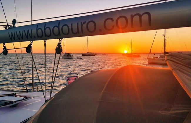 Paseo en catamarán al atardecer - Foto 5