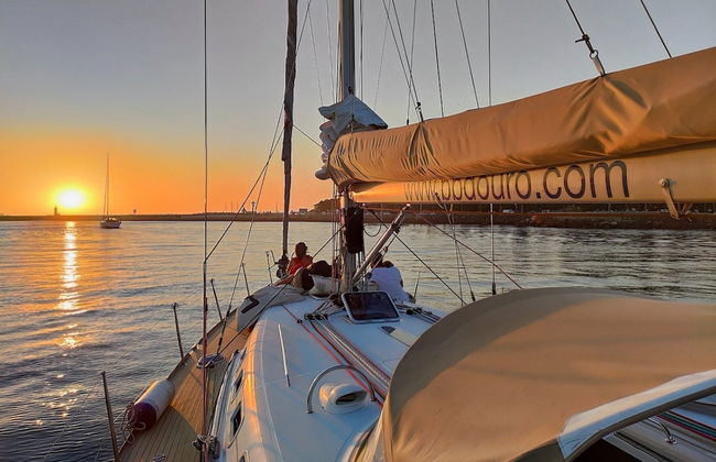 Paseo en catamarán al atardecer - Foto 2