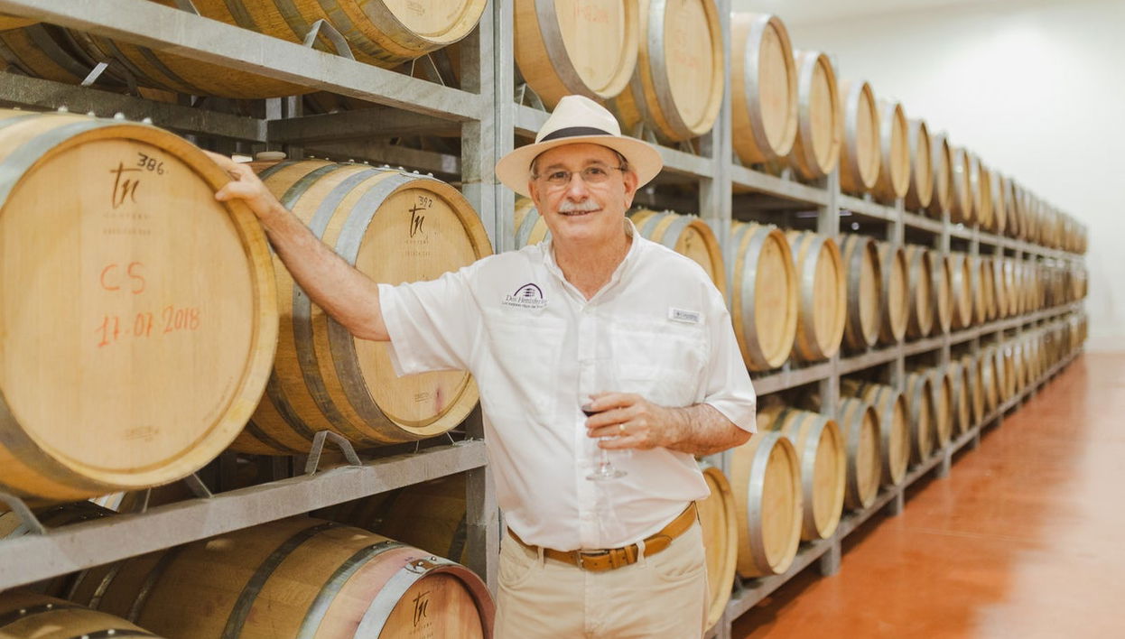 Dos Hemisferios Winery Tour - Photo 1