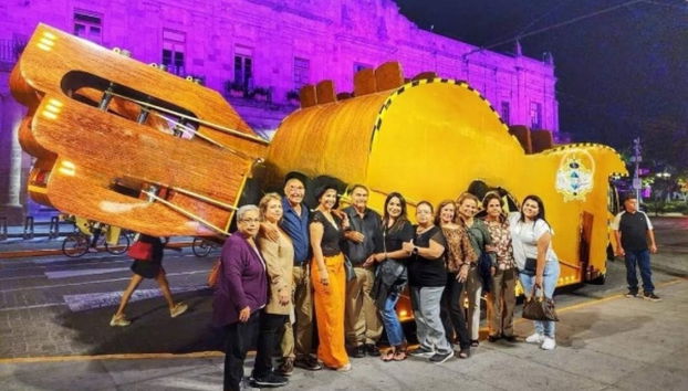 Jantar com espetáculo de mariachis + Ônibus violão - Foto 3