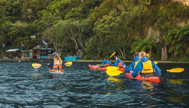Tour en kayak por el lago Rotoiti + Aguas termales de Manupirua - Foto 3