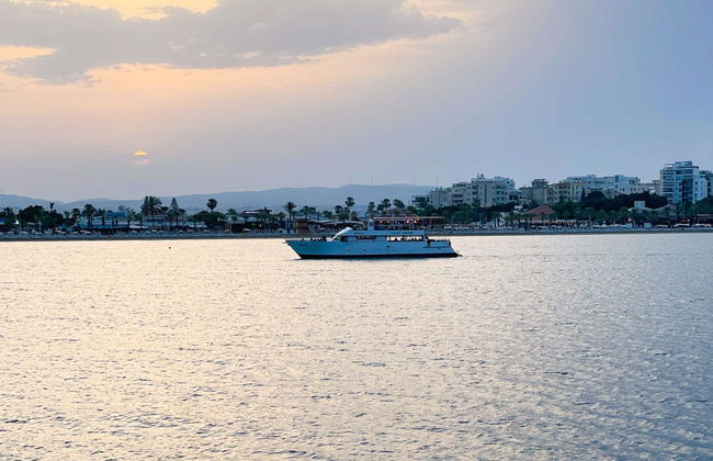 Balade en bateau au coucher du soleil à Larnaca - Photo 7