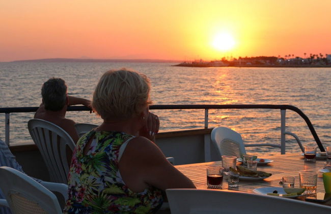 Balade en bateau au coucher du soleil à Larnaca - Photo 3