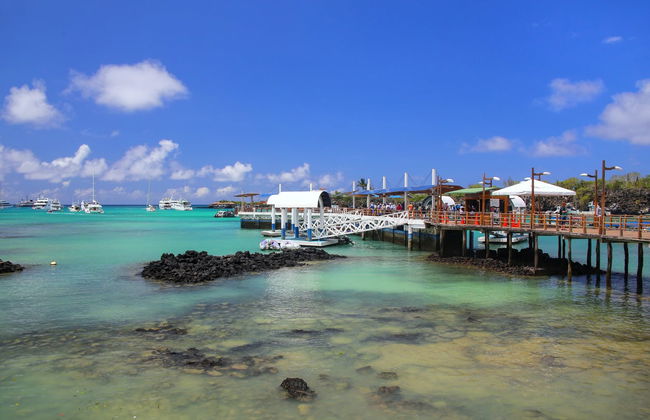 Ferry Between Santa Cruz + San Cristóbal Islands - Foto 3