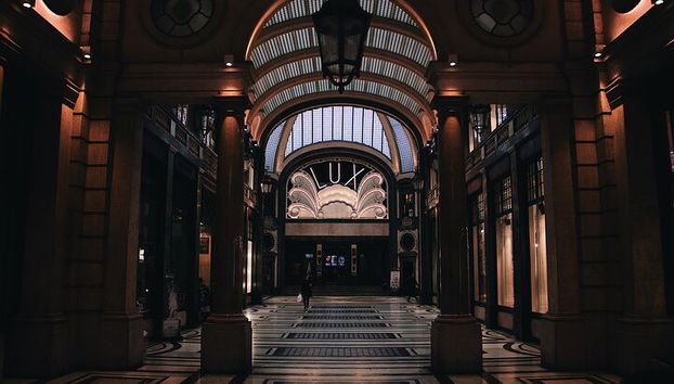 Esplora i luoghi instabili di Torino con un locale - Foto 4