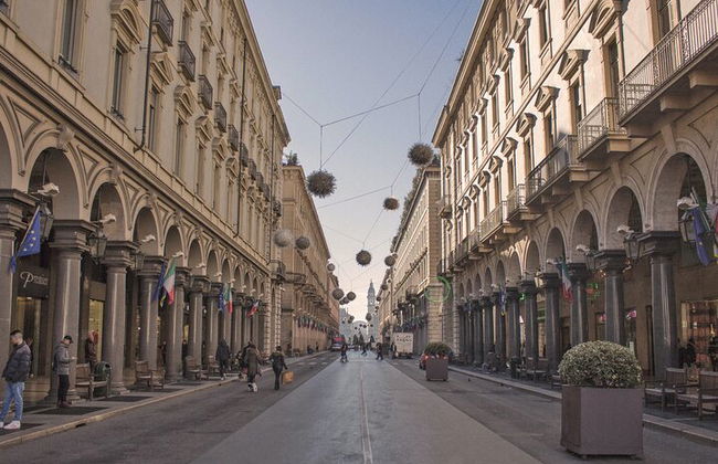 Esplora i luoghi instabili di Torino con un locale - Foto 6