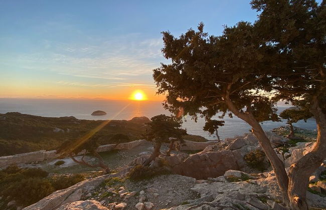 Escursionismo in Piccolo Gruppo Tramonto a Monolithos - Foto 4